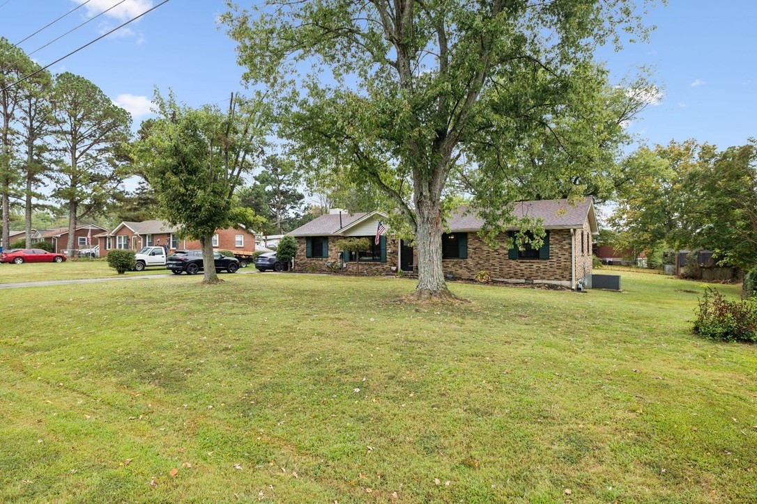2210 Lynwood Dr