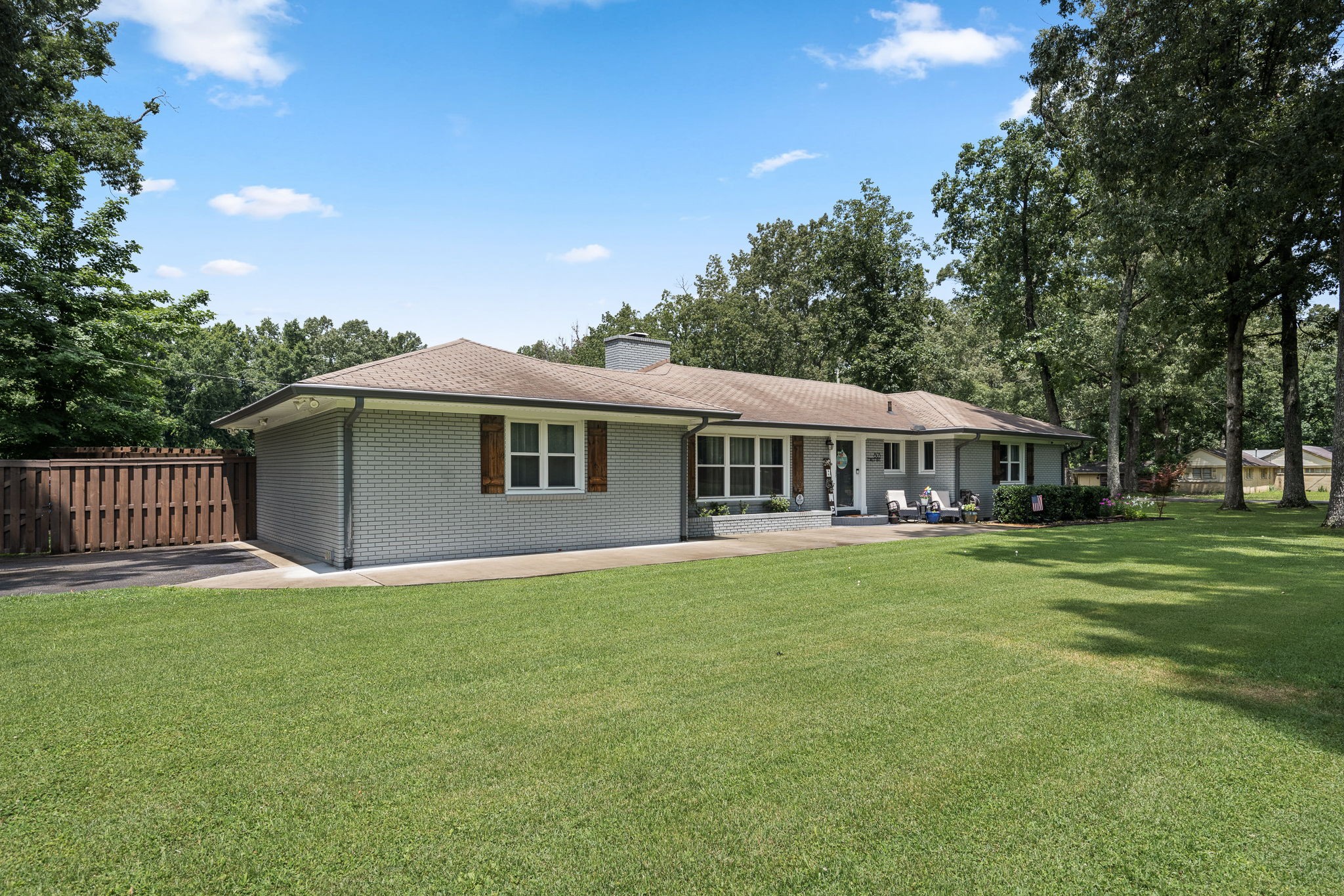 805 Forrest Dr