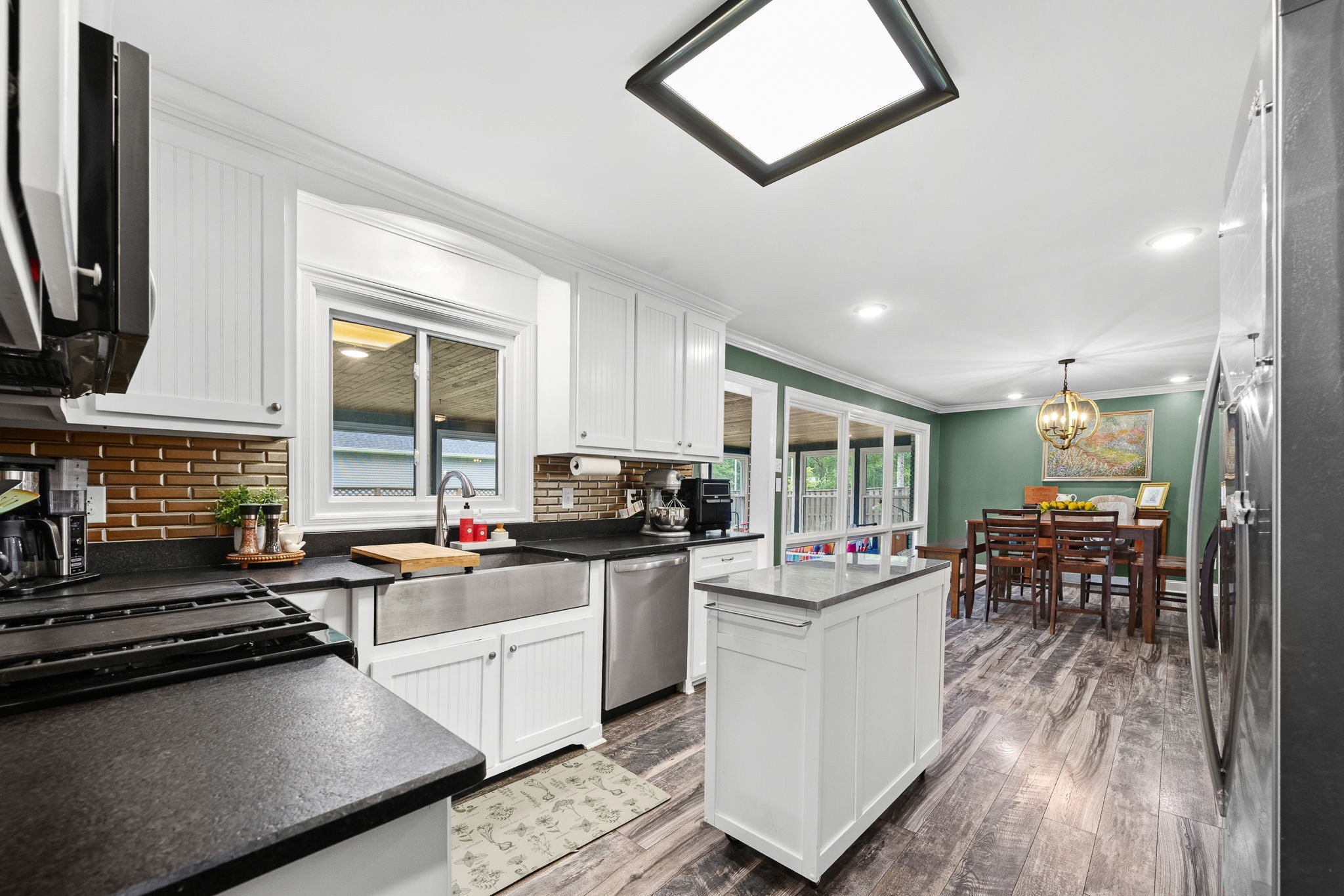805 Forrest Dr