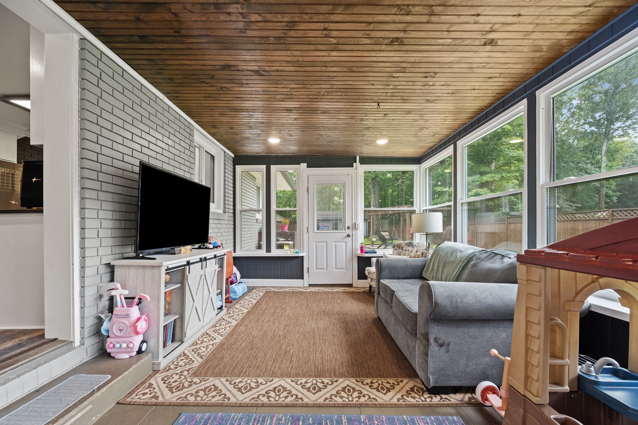 805 Forrest Dr