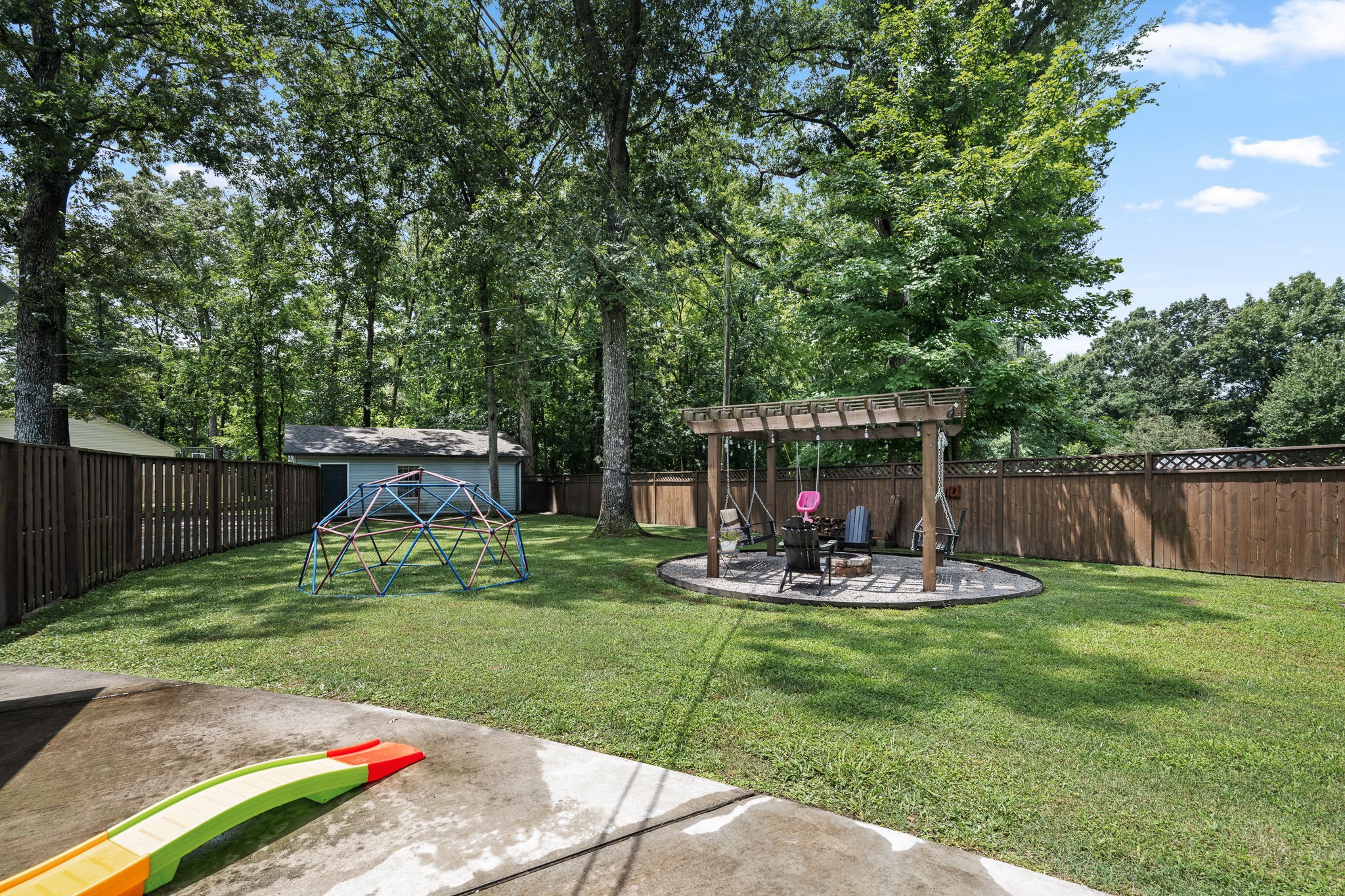 805 Forrest Dr