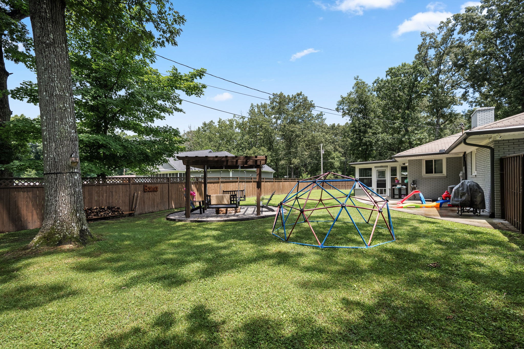 805 Forrest Dr