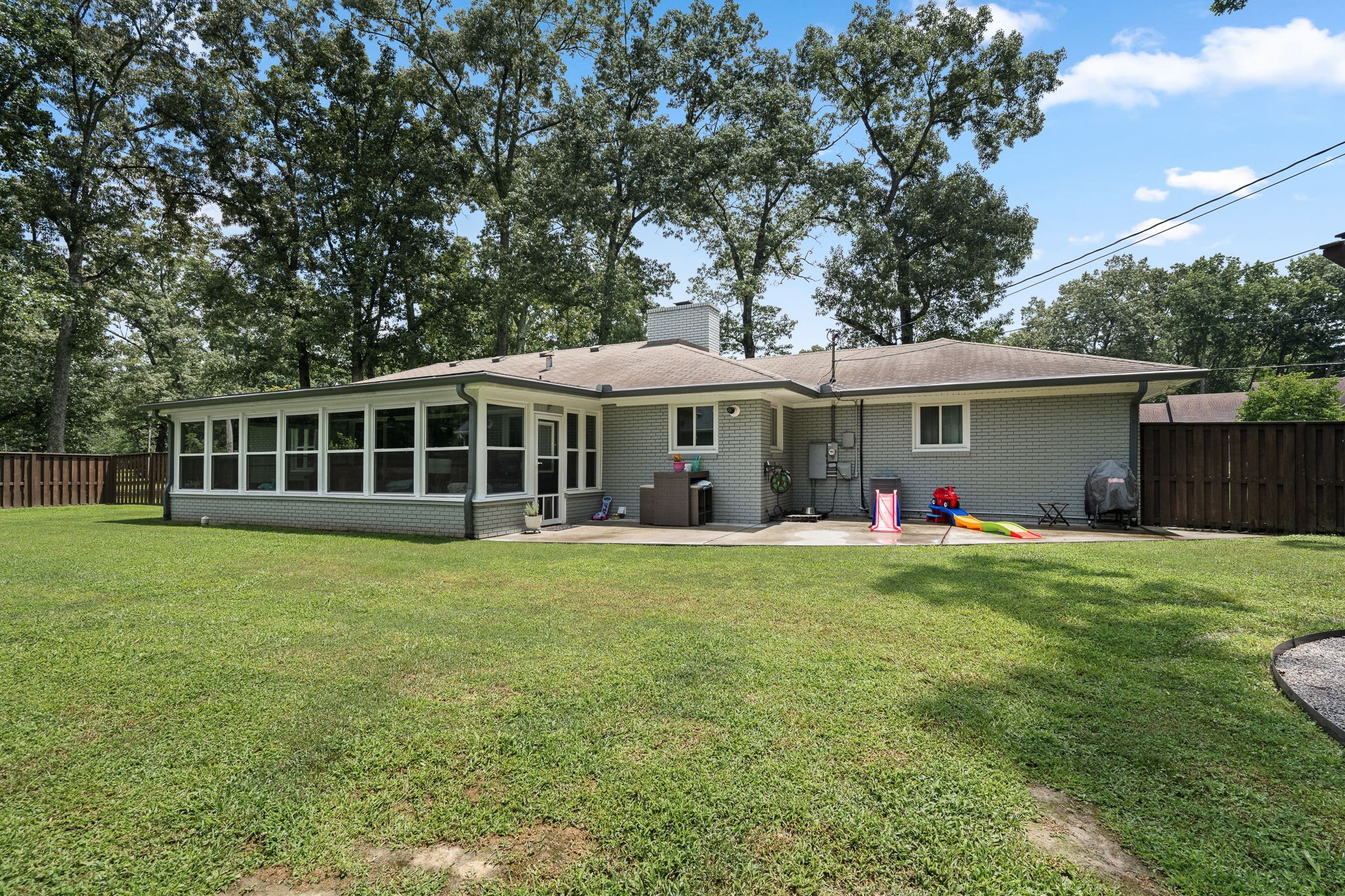 805 Forrest Dr
