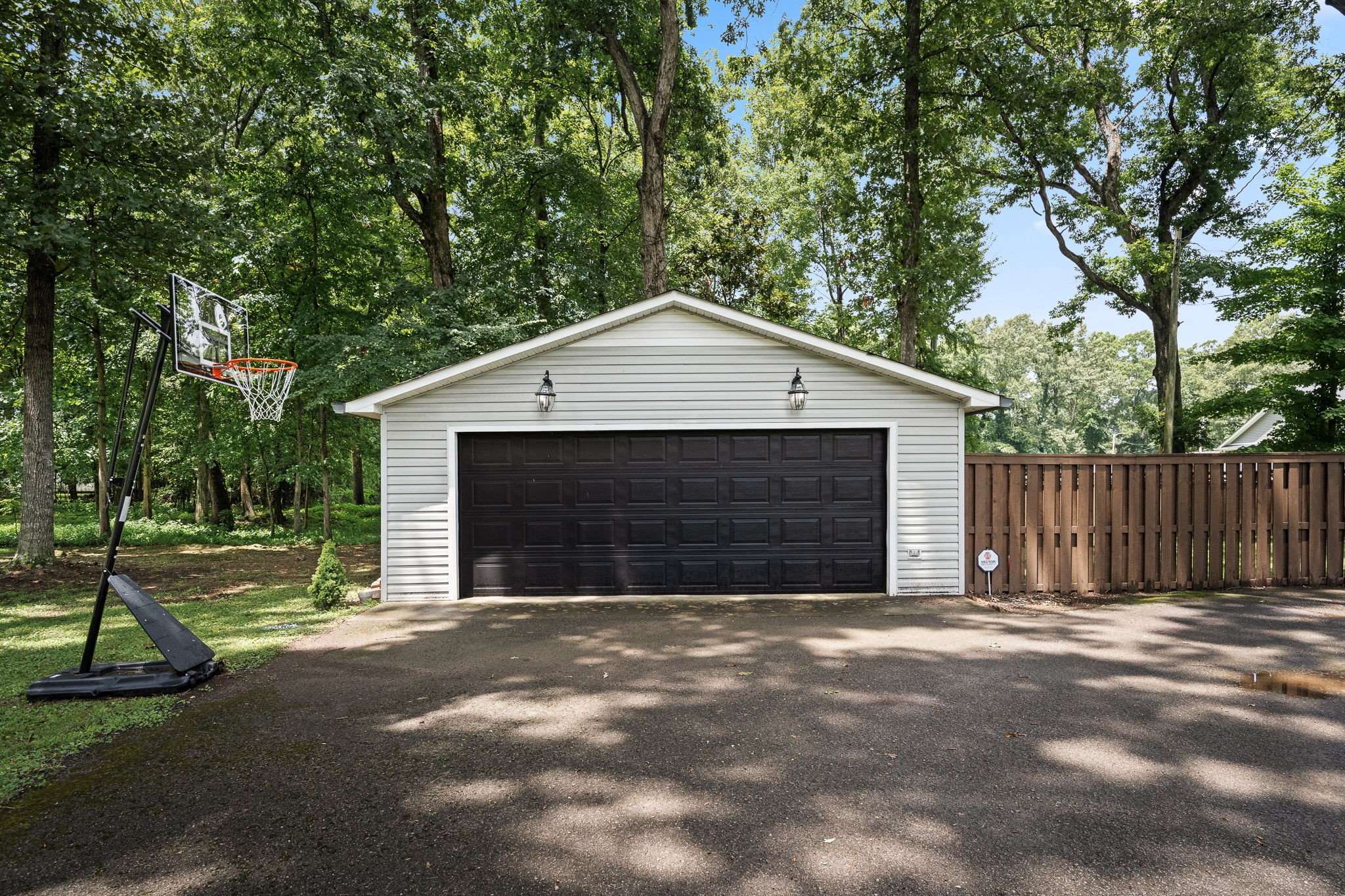 805 Forrest Dr