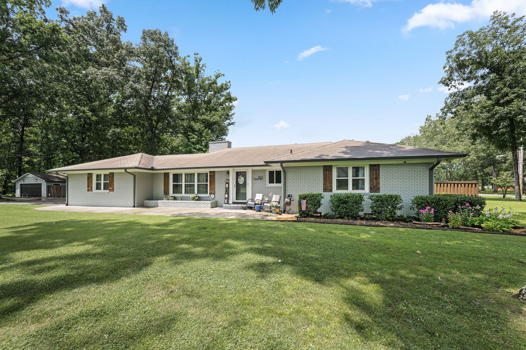 805 Forrest Dr