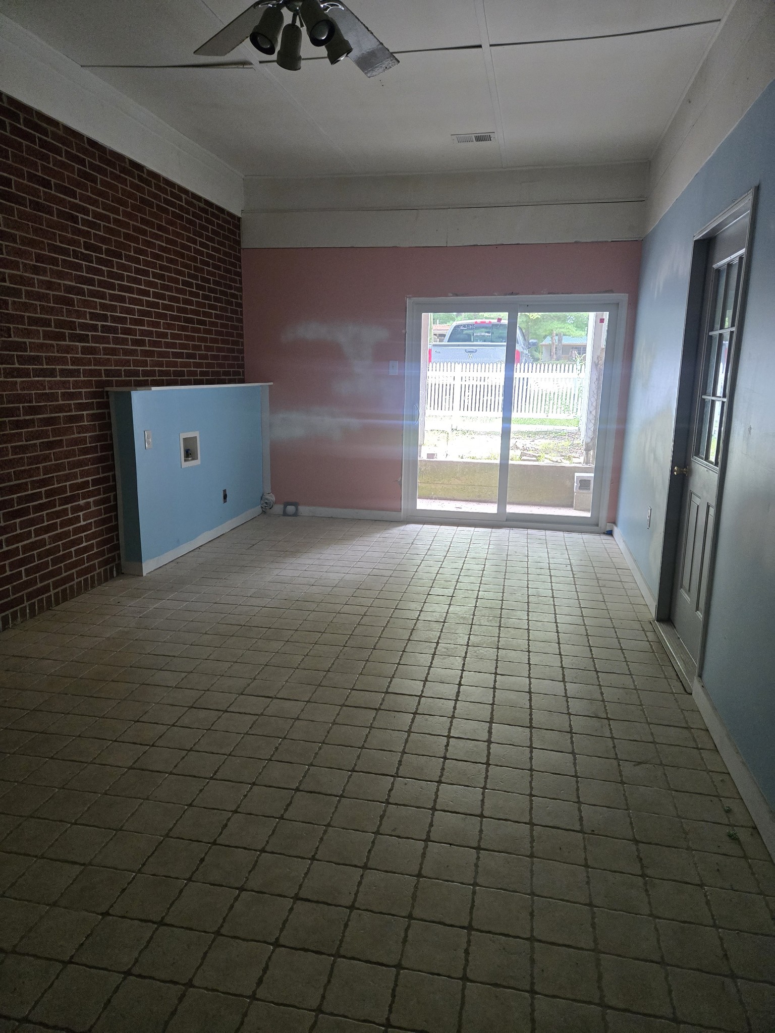136 Laurel Trl
