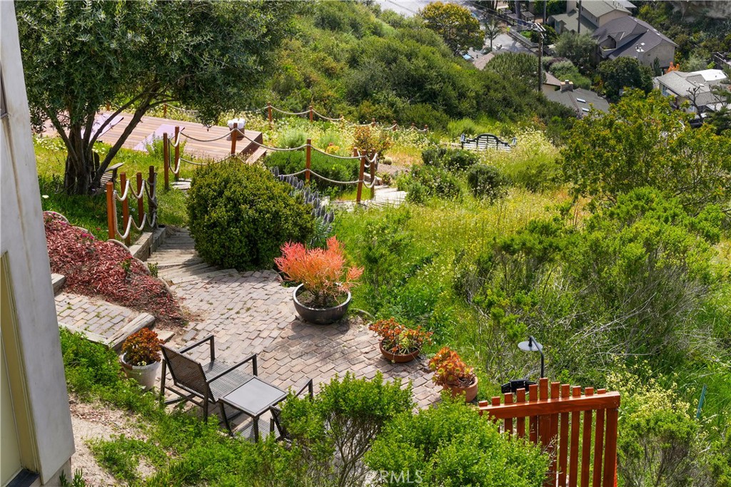 2516 Temple Hills Drive