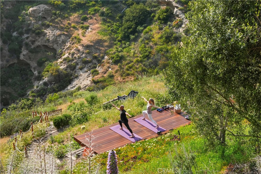 2516 Temple Hills Drive