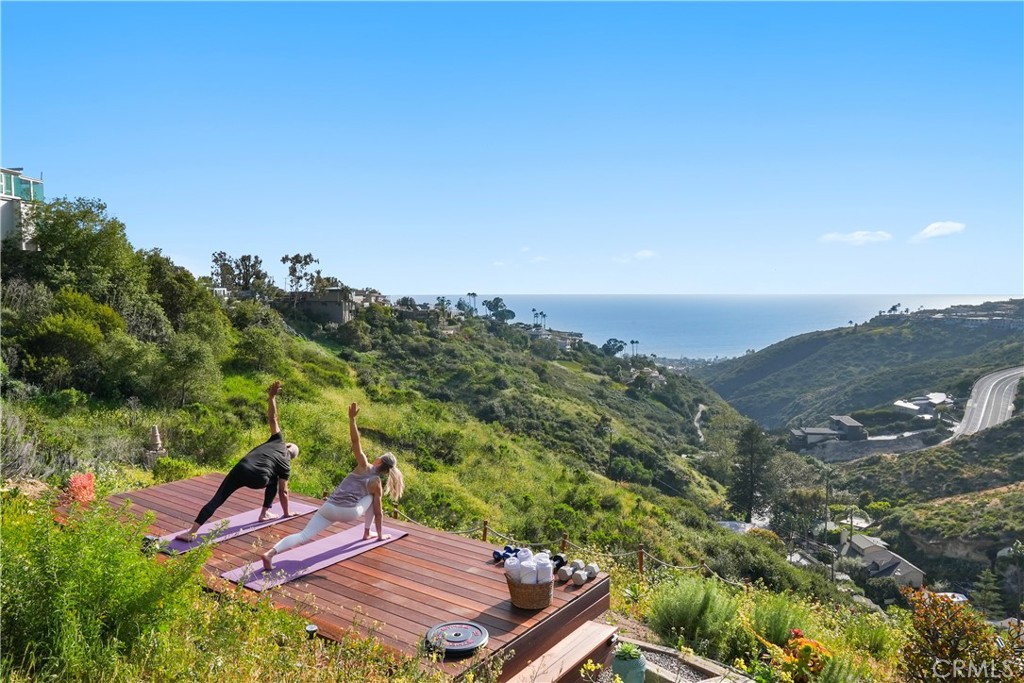 2516 Temple Hills Drive