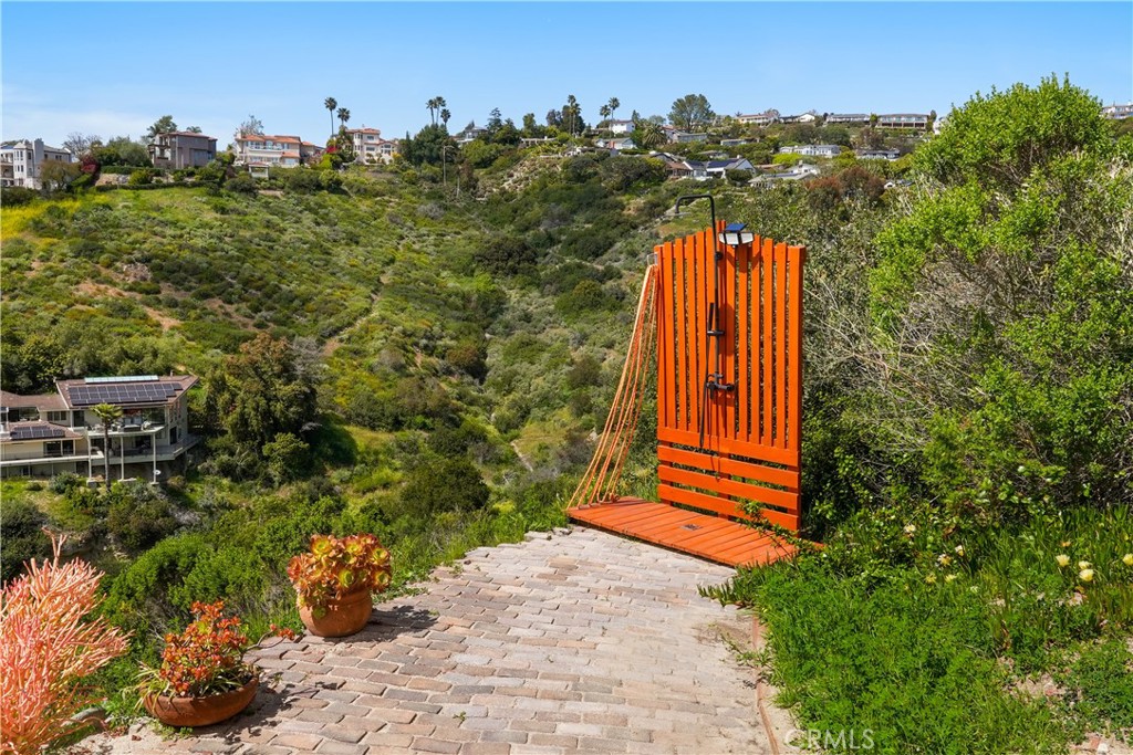 2516 Temple Hills Drive