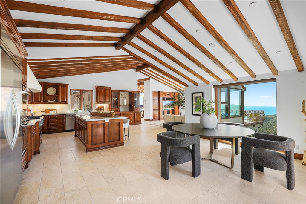 2516 Temple Hills Drive