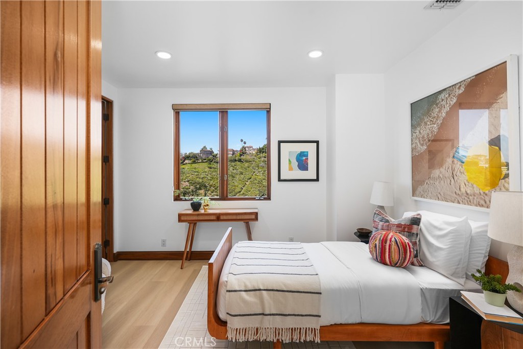 2516 Temple Hills Drive