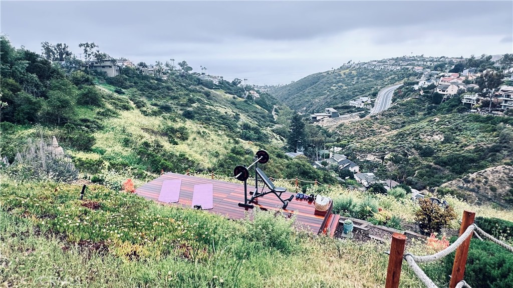 2516 Temple Hills Drive