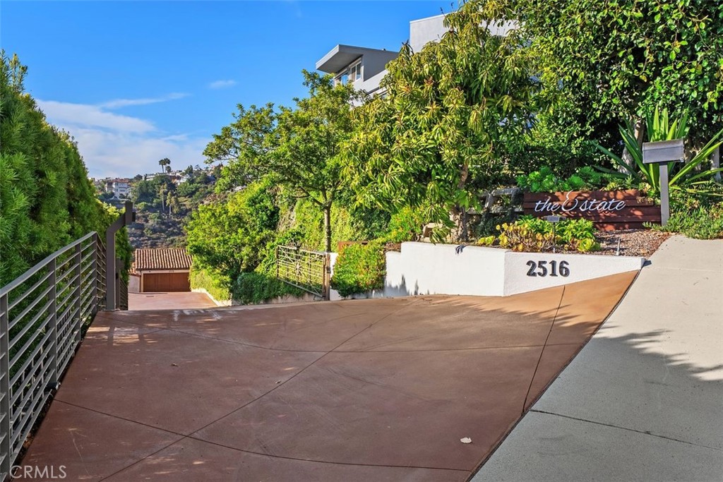 2516 Temple Hills Drive