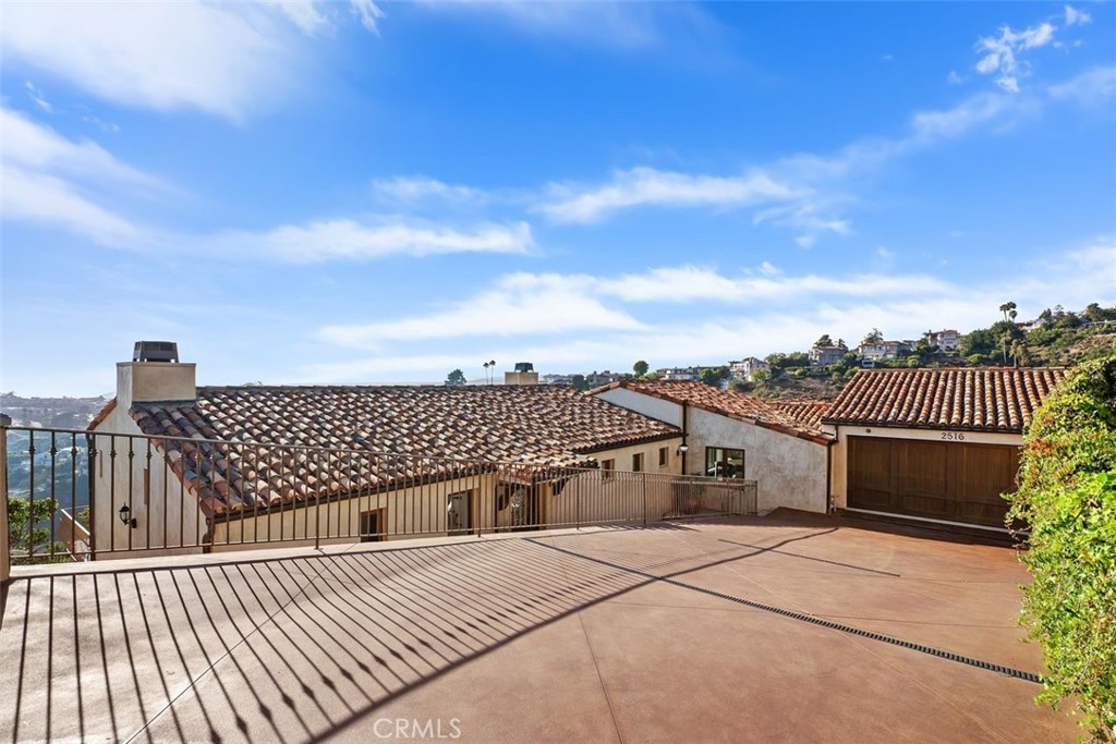 2516 Temple Hills Drive