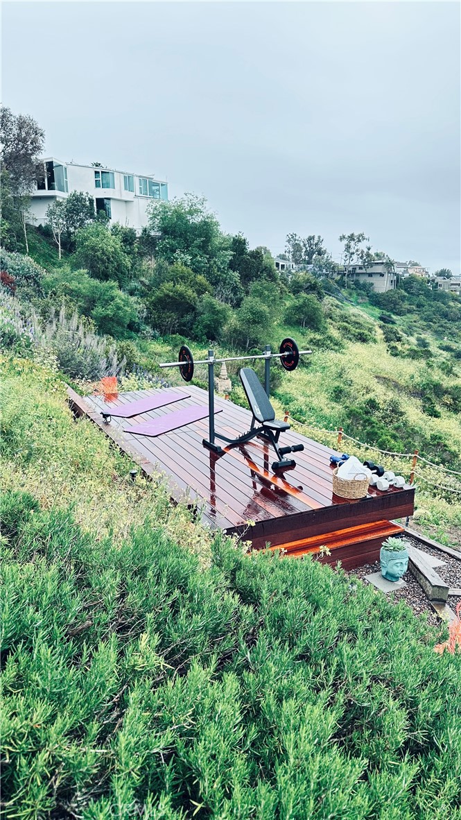 2516 Temple Hills Drive