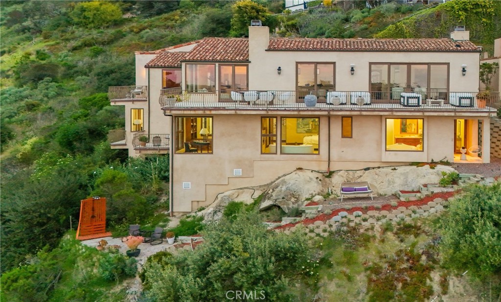 2516 Temple Hills Drive