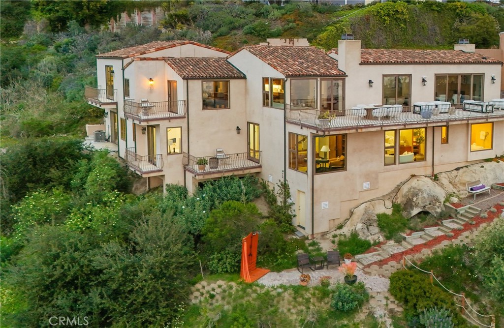 2516 Temple Hills Drive