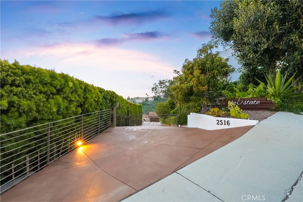 2516 Temple Hills Drive