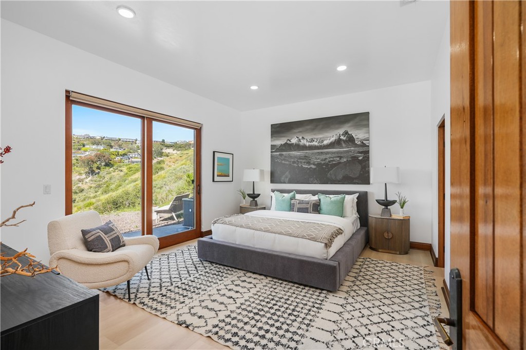 2516 Temple Hills Drive