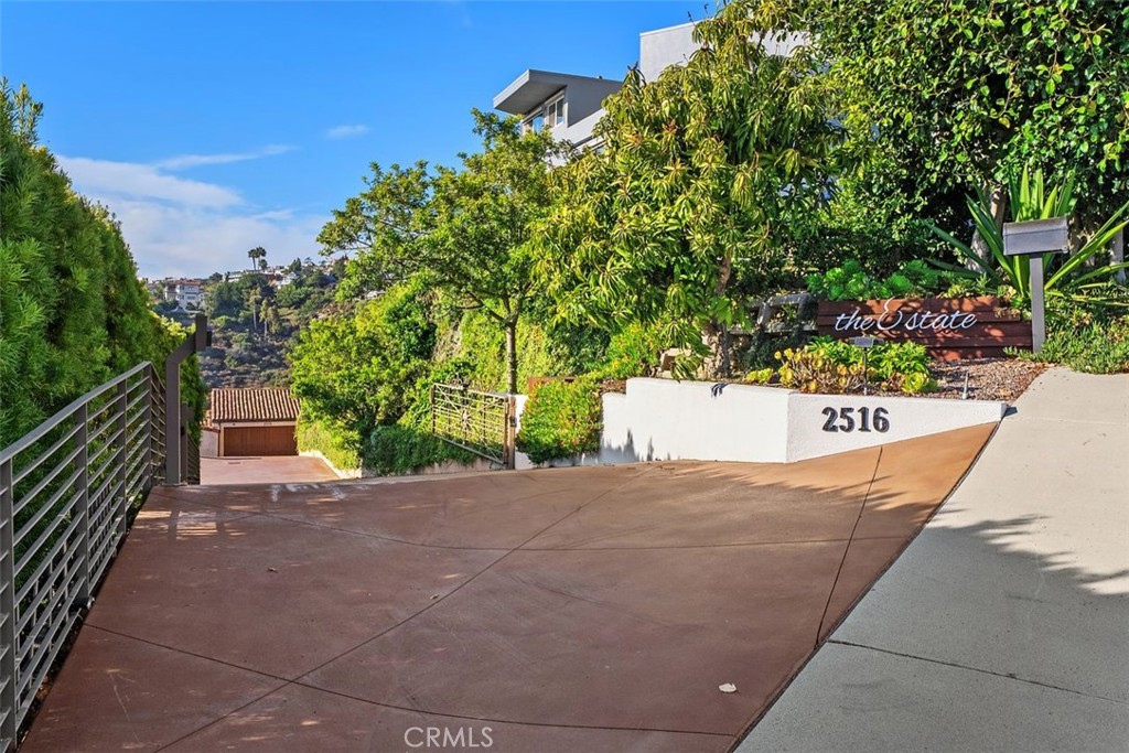 2516 Temple Hills Drive
