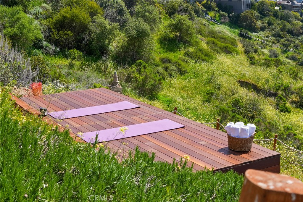 2516 Temple Hills Drive