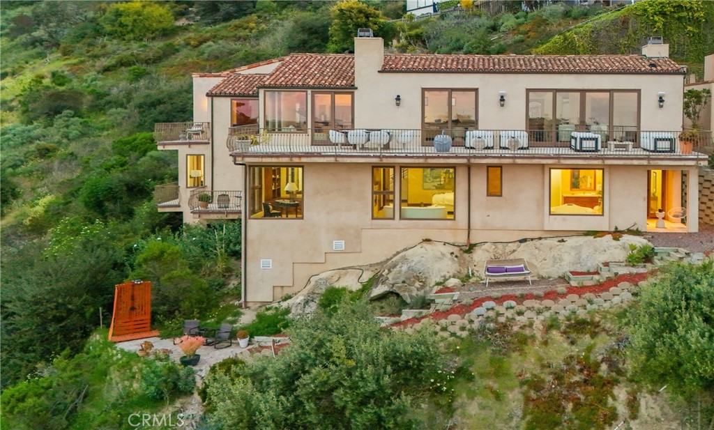 2516 Temple Hills Drive