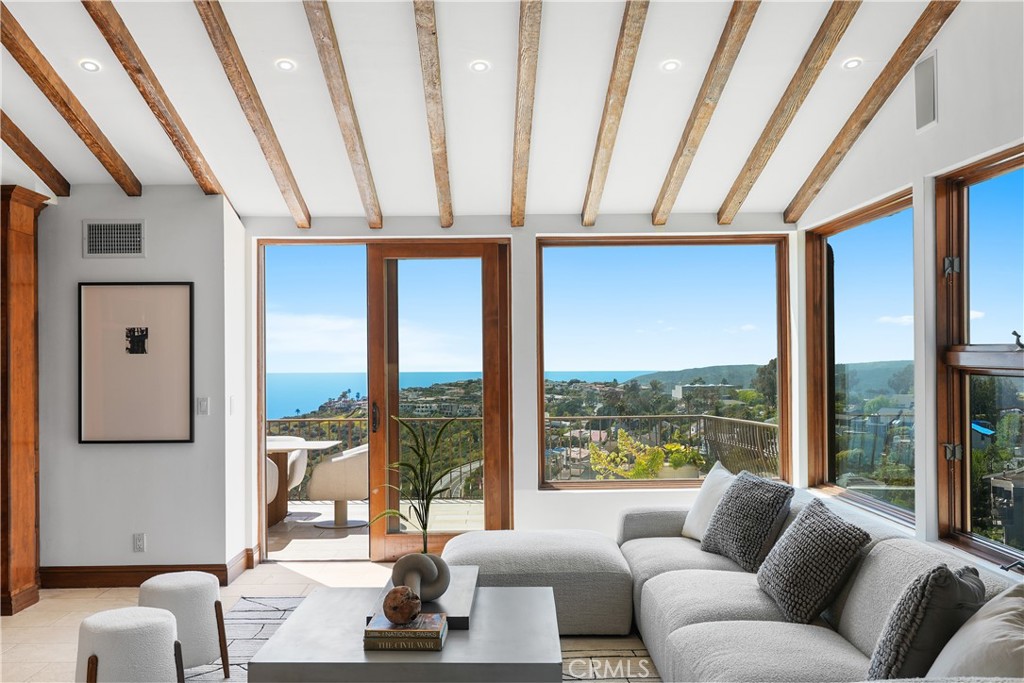 2516 Temple Hills Drive