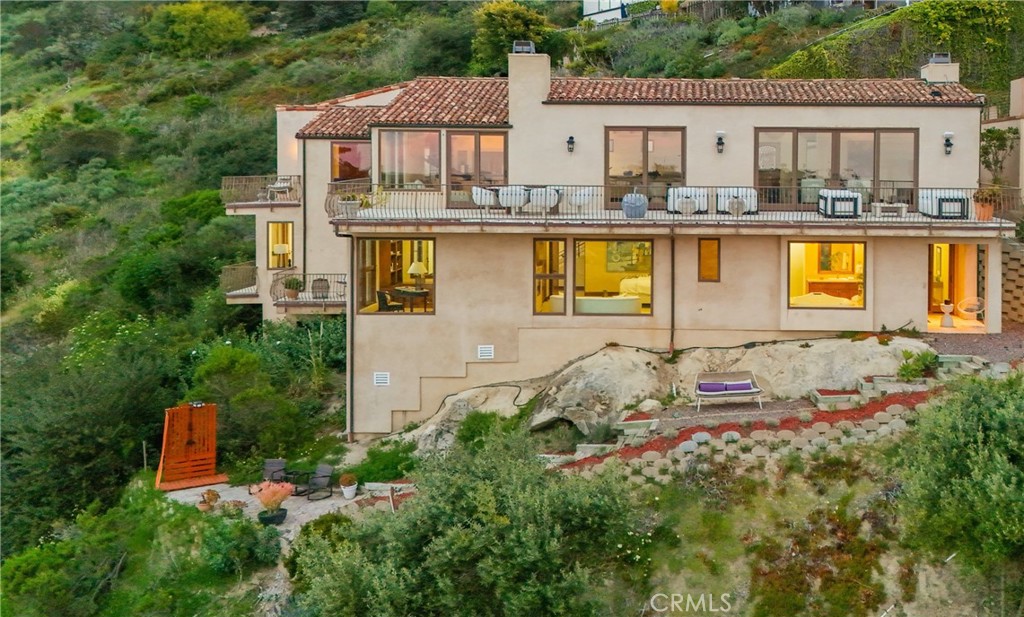 2516 Temple Hills Drive