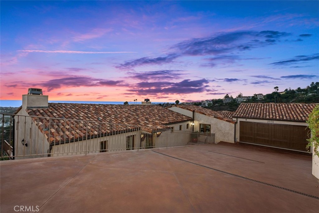 2516 Temple Hills Drive