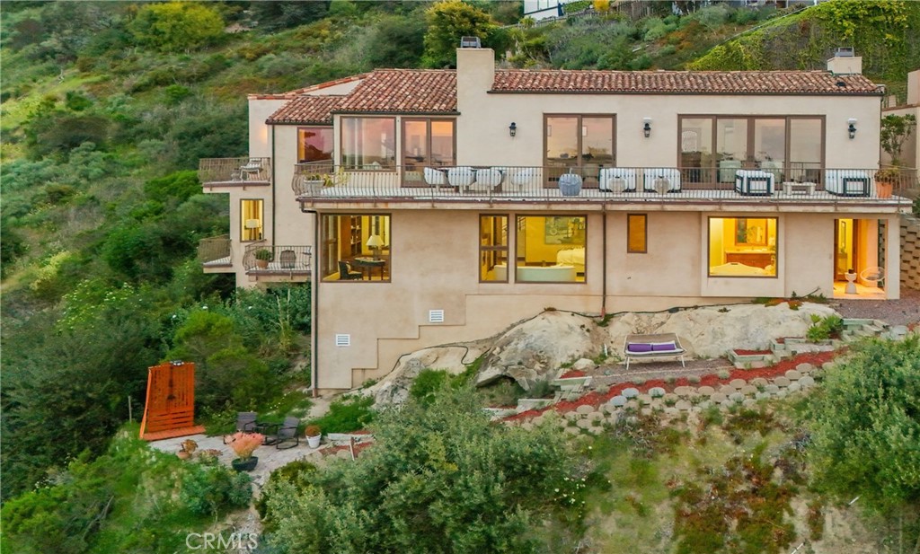 2516 Temple Hills Drive