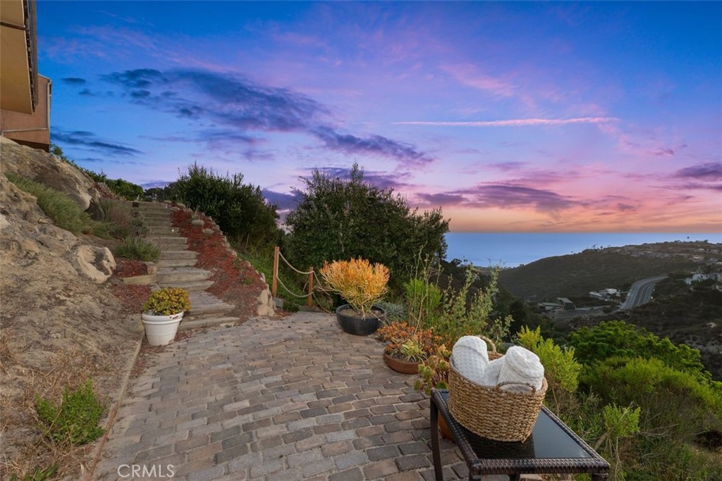 2516 Temple Hills Drive