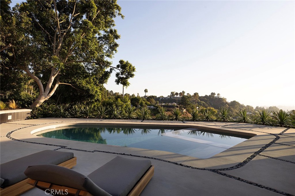 9015 Alto Cedro Drive