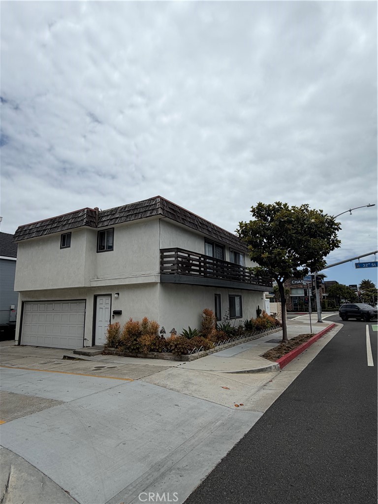 3206 W Balboa Boulevard