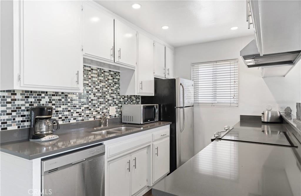 3206 W Balboa Boulevard