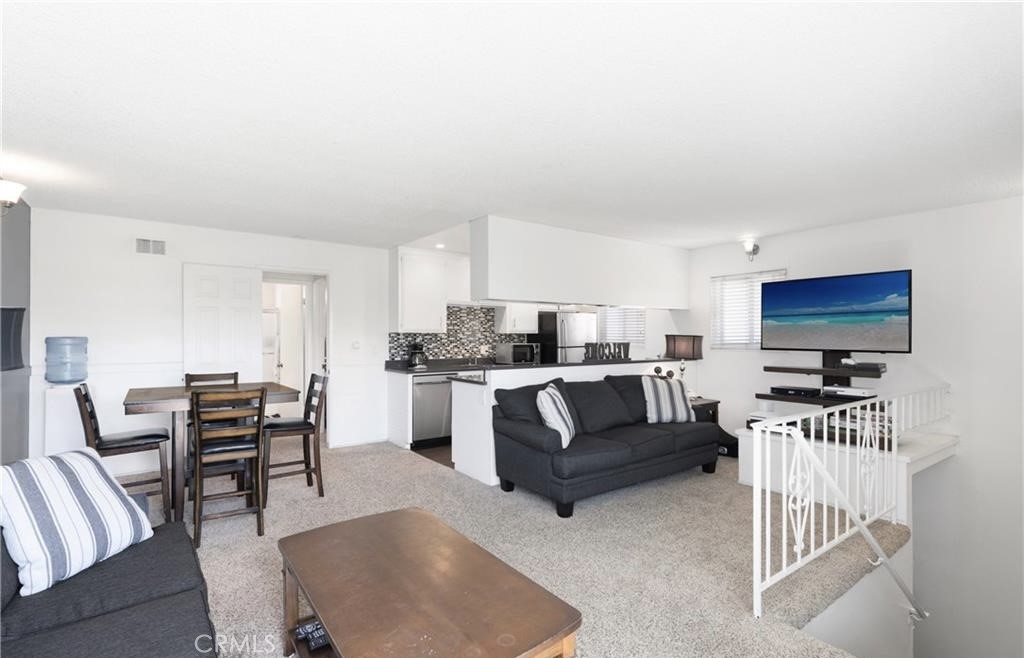 3206 W Balboa Boulevard