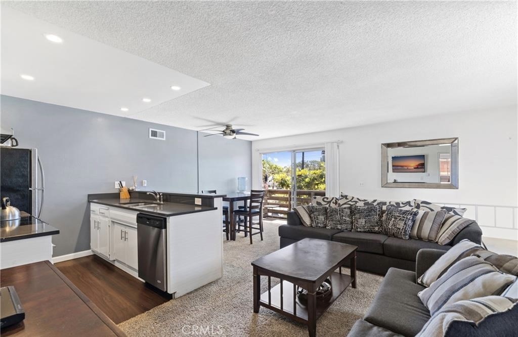 3206 W Balboa Boulevard
