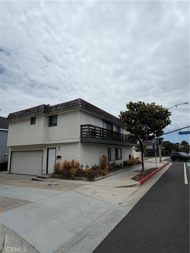 3206 W Balboa Boulevard