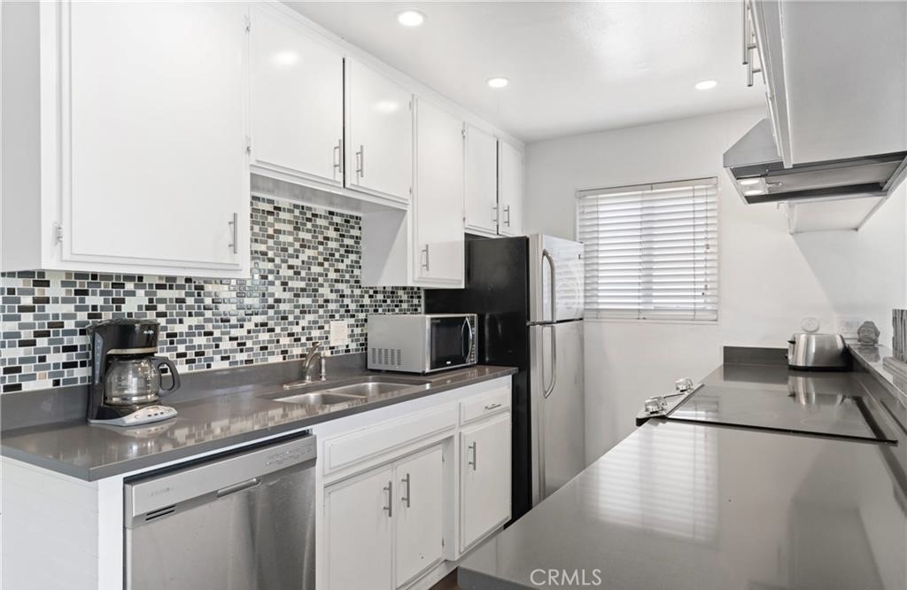 3206 W Balboa Boulevard