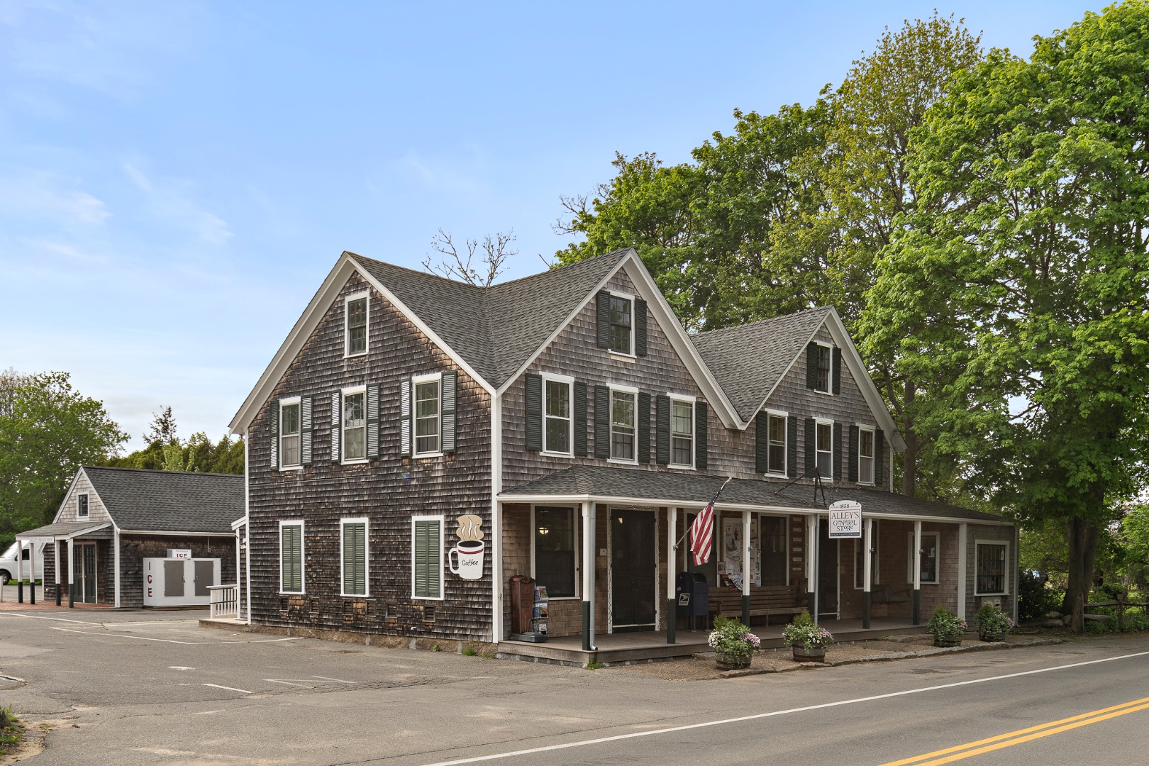496 Lamberts Cove Road