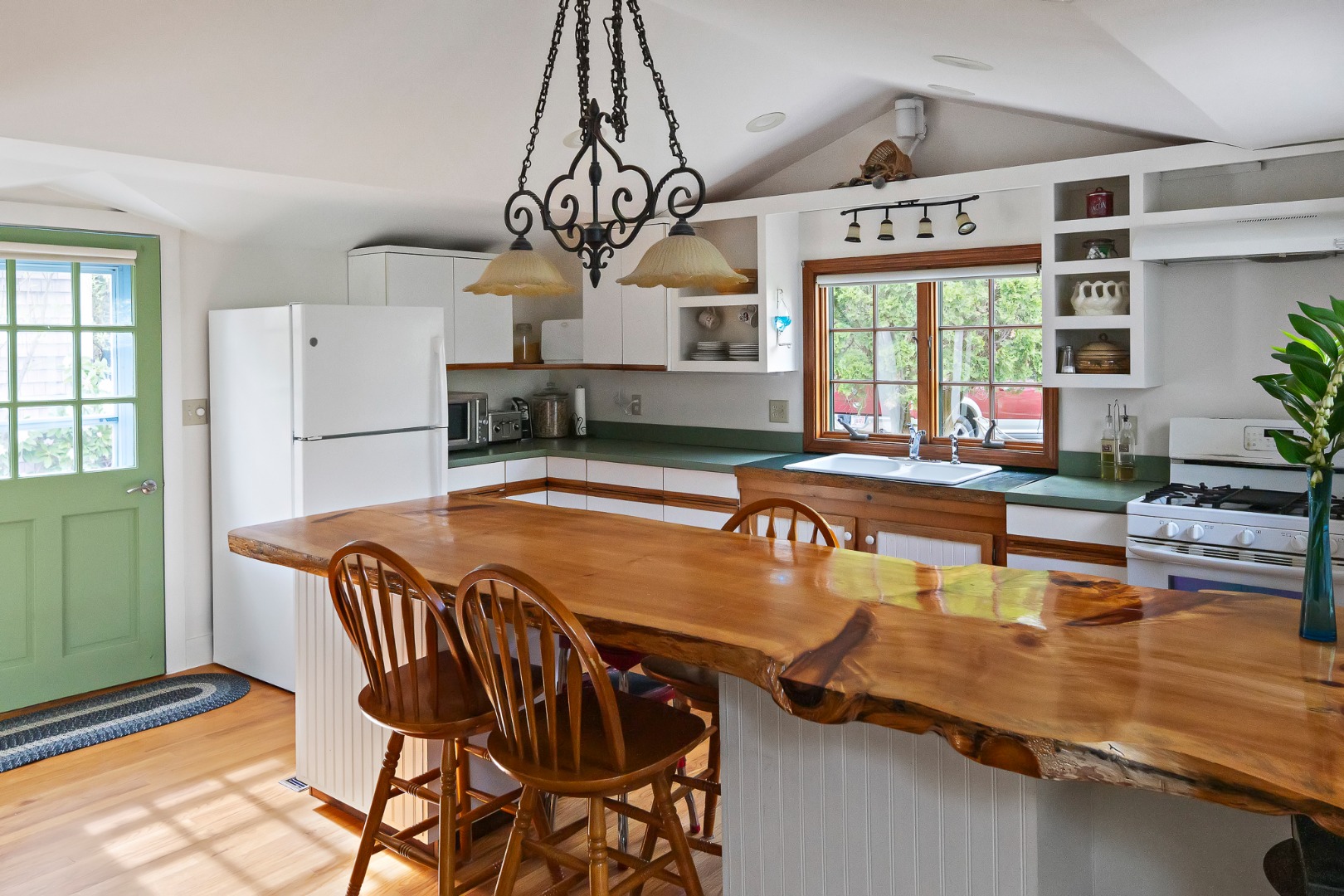 496 Lamberts Cove Road