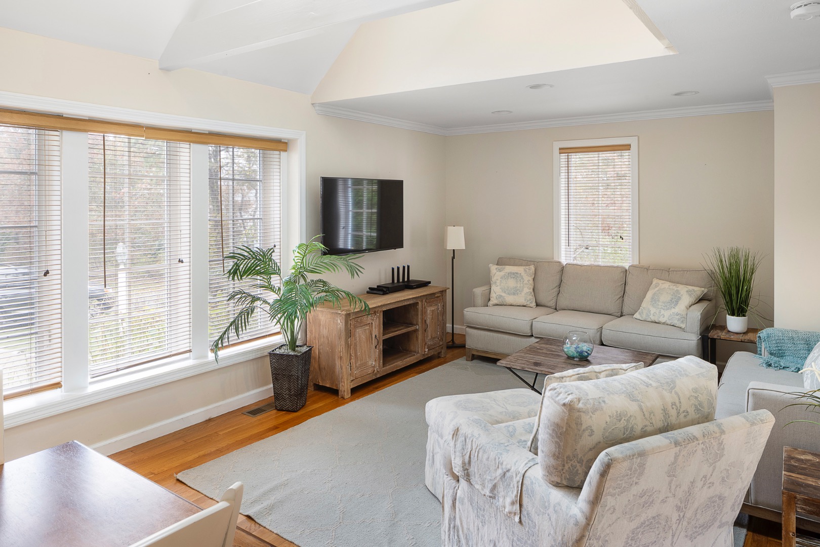 87 Schoolhouse Road
