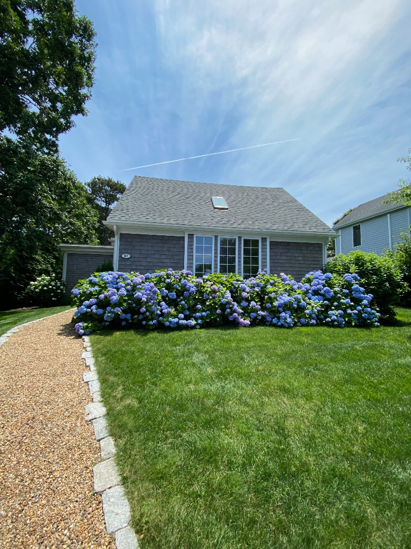87 Schoolhouse Road