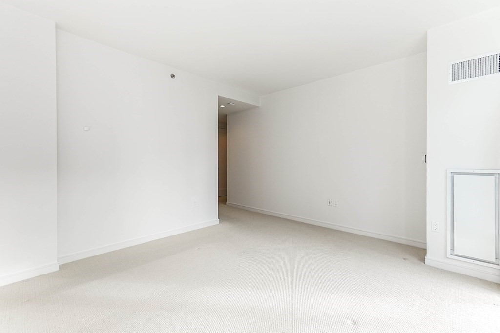 580 Washington St # 1401