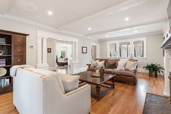 6 Hayes Avenue