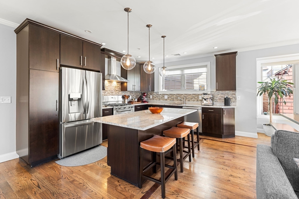 553 E 1st St # 2