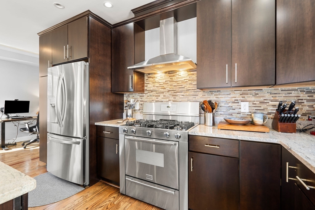 553 E 1st St # 2