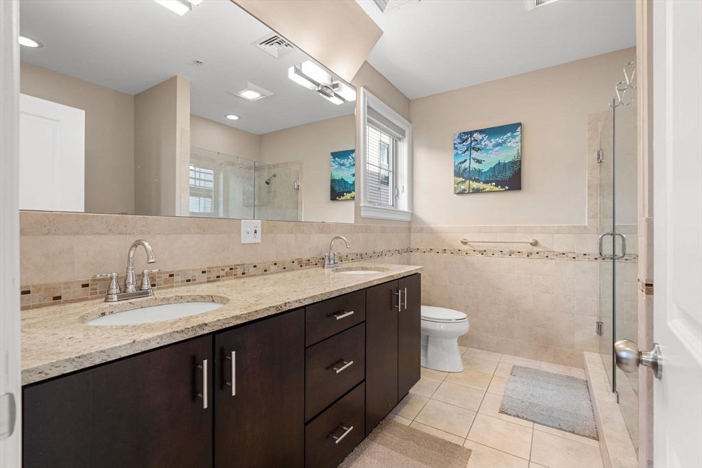 553 E 1st St # 2
