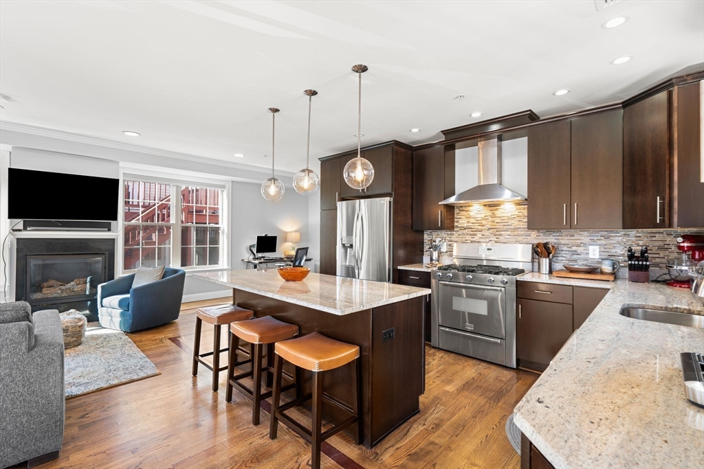 553 E 1st St # 2