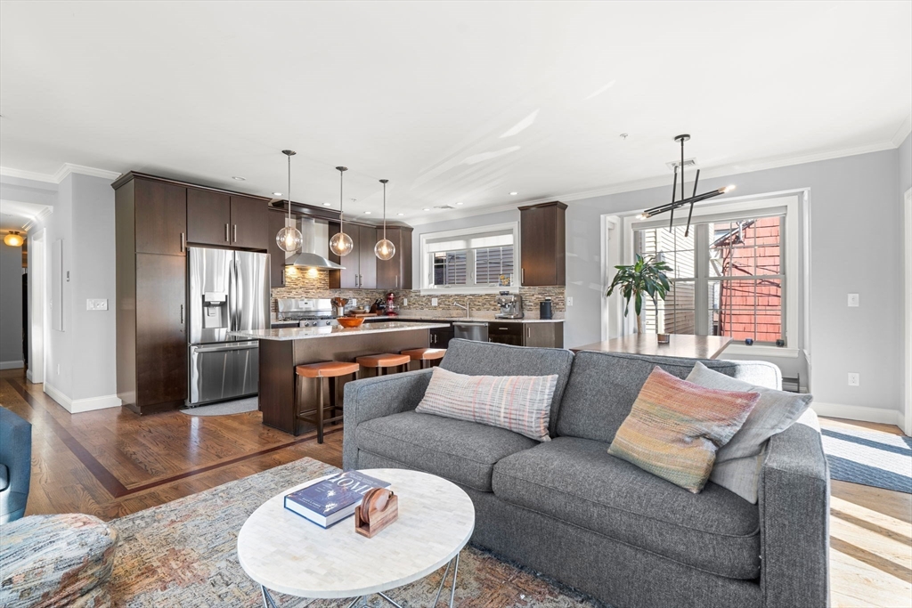 553 E 1st St # 2